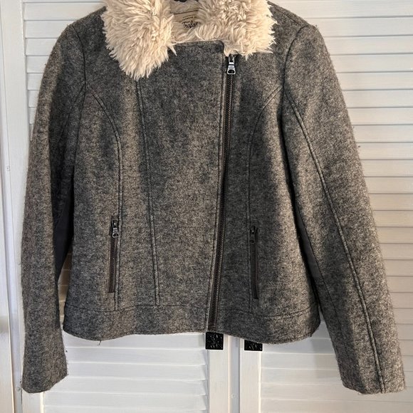 Zara Outerwear Trafaluc  Grey Jacket   AUS 10 Faux Sheepskin Collar - Picture 2 of 15